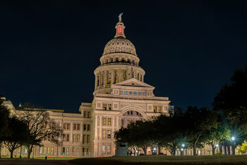 capitol building at night