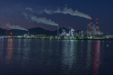 日本の岡山県岡山市のとても美しい工場の夜景