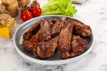 Roasted duck wings with sauce