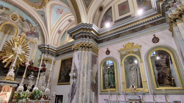 Frosolone - Panoramica della navata della Chiesa di San Pietro Apostolo
