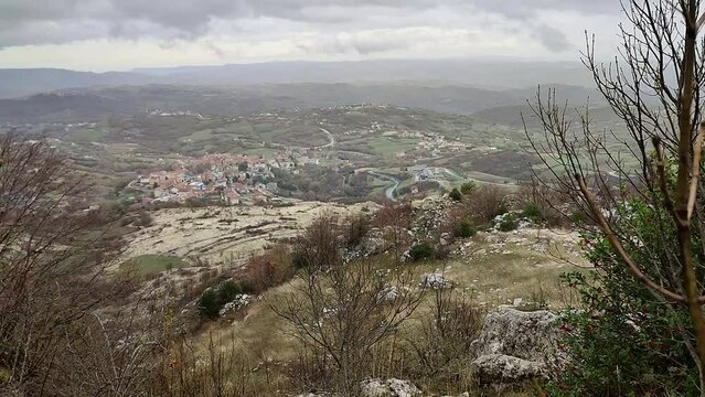 Frosolone - Scorcio del borgo dall'area archeologica delle Civitelle