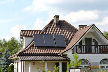 Fototapeta na wymiar Solar power energy on the roof to a standard house
