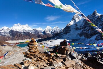 Mount Everest, Lhotse, Makalu, buddhist prayer flags - obrazy, fototapety, plakaty