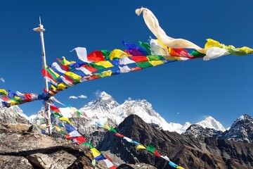 Mount Everest, Mt Lhotse, Makalu, buddhist prayer flags - obrazy, fototapety, plakaty