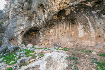 Adamkayalar (literally 