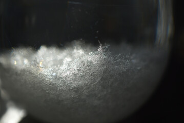 cristaux de neige dans une fiole