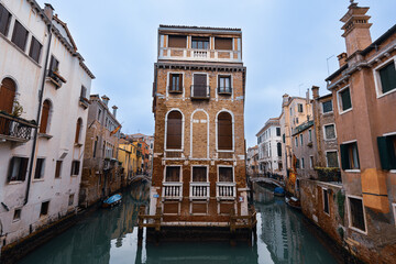 Fototapeta na wymiar Venezia - Palazzo Tetta visto da Ponte dei Conzafelzi