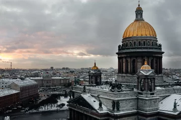 Deurstickers St. Isaac's Cathedral in St. Petersburg at dawn © Павел Чигирь
