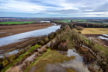 Fototapeta na wymiar Hochwasser in Mitteldeutschland mit überfluteten Feldern