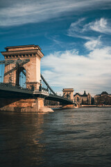 Obraz premium chain bridge city