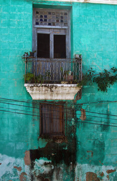 Fa&ccedil;ade color&eacute;e &agrave; Cuba.