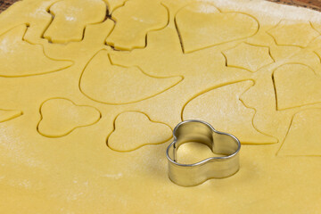 gros plan sur la réalisation de sablé de Noël