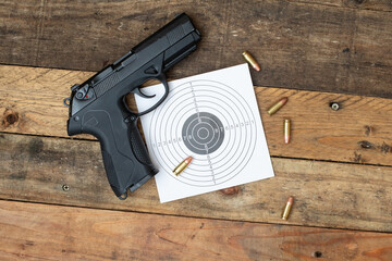 Fototapeta premium pistol and target 