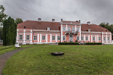 Sagadi (Comté de Viru-ouest, Estonie, Europe) - Vue estivale du manoir de Sagadi dans son parc - 704579478