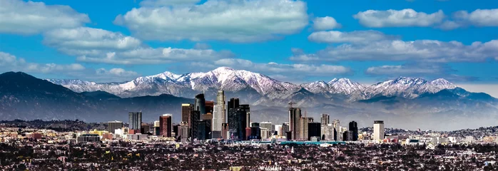 Papier Peint photo Etats Unis Los Angeles with Snow-capped mountains