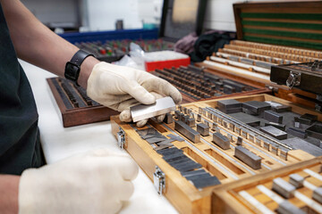 The worker selects gauge blocks to obtain the required control size of the part being manufactured and adjusts the measuring tool of a CNC metal-cutting machine. - obrazy, fototapety, plakaty