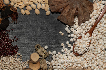 Ingredients for a Chinese soup, a Chu Shin soup, lie next to each other against a dark background....