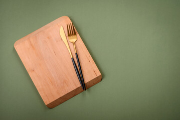 Empty wooden rectangular cutting board on a plain background, flatley with copy space