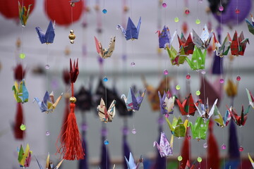 Arreglo de origamis del jardin japones