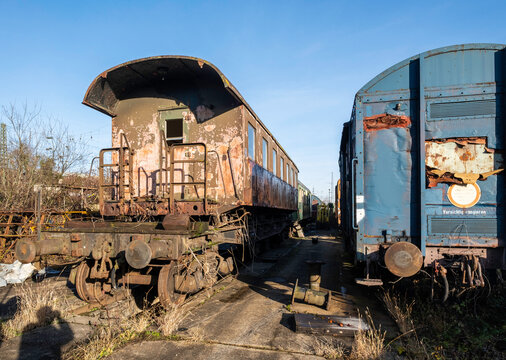 Z&uuml;ge und Lokomotiven auf dem Abstellgleis