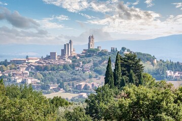 Panoramic view of famous medieval town San Gimignano in the Tuscany - obrazy, fototapety, plakaty