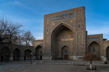 Fototapeta na wymiar Nodir Divan-Begi Madrasah in the architectural ensemble of Khoja Akhrar in the early morning, Samarkand, Uzbekistan
