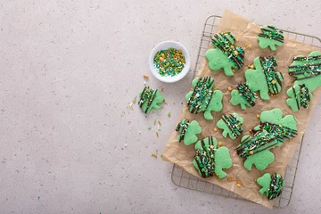 Poster Shamrock cookies for Saint Patricks day with chocolate glaze and sprinkles © fahrwasser