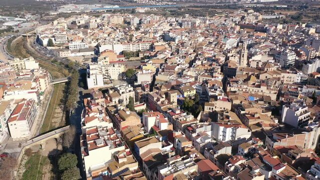 Aerial photo of Spanish town El Vendrell with view of residential buildings and skyline.
