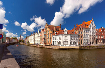 Sunny Bruges canal Spiegelrei with beautiful medieval houses, Belgium