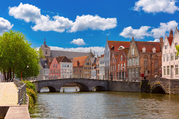Sunny Bruges canal Spiegelrei with beautiful medieval houses, Belgium