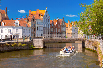 Sunny Bruges canal Spiegelrei with beautiful medieval houses, Belgium