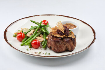 steak with green beans and tomatoes