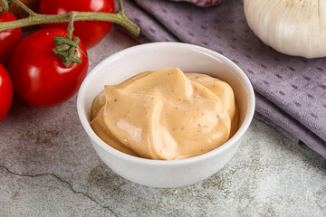 Yellow cream grill sauce for burger