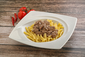 Creamy chicken liver with pasta