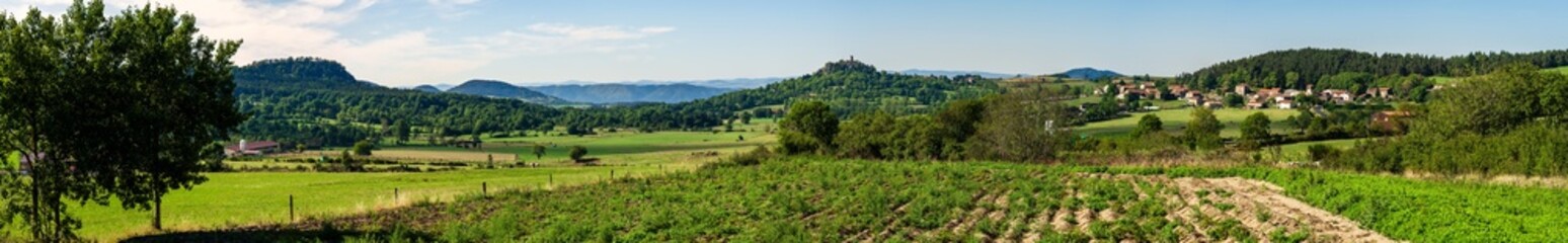 Paysage d'Auvergne : Saint-Maurice de Roche, Château d'Allègre, Roche-en-Régnier, Haute-Loire, Auvergne-Rhône-Alpes, France, Europe - obrazy, fototapety, plakaty