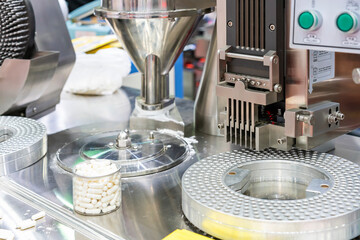 close up disc sorting plate and feeding fork of automatic capsule filling machine for manufacturing process in industrial