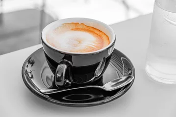 Crédence de cuisine en verre imprimé Bar a café Cup of aromatic black coffee on a wooden table.