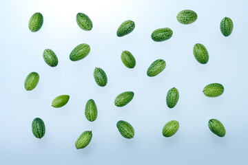 マイクロきゅうりをランダムに複数配置した切り抜き用俯瞰撮影