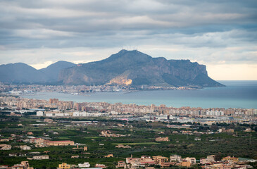 Naklejka premium Panoramic view over the city and bay of Palermo, Italy