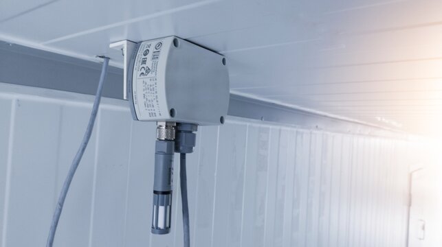 hummidity sensor installed on the inner duct corridor supply air.