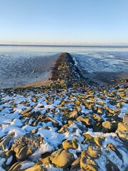 Das Wattenmeer im Winter bei Ebbe 