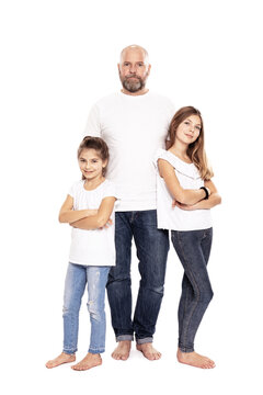 Vater und zwei T&ouml;chter im Studio Portrait Ganzk&ouml;rper