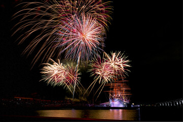帆船海王丸と花火