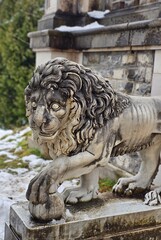 Fototapeta na wymiar Escultura de león