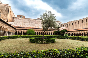 Obraz premium Cloister of the cathedral of Monreale, Palermo, Sicily, Italy