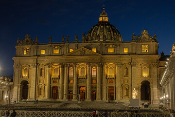 Fassade des Petersdoms by night, Rom, Vatikan
