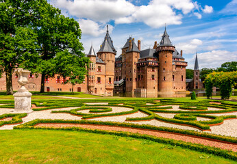 Fototapeta na wymiar Medieval De Haar castle near Utrecht, Netherlands