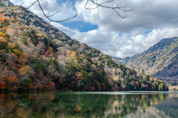 秋の奥日光湯の湖