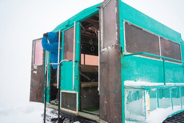 雪上車　除雪車　冬季作業車両