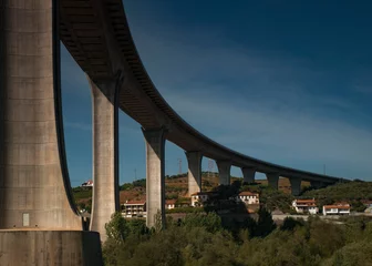 Foto op Canvas Detalhe de ponte geometria por cima de casas junto ao rio douro, norte de Portugal.  © GeorgeVieiraSilva